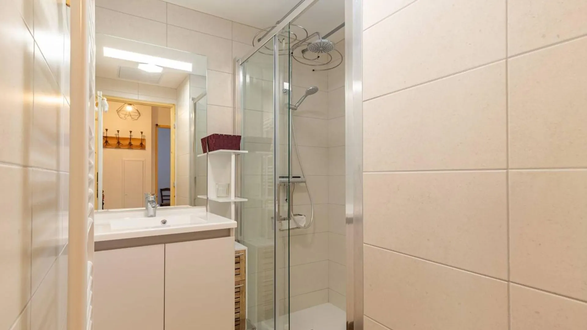 Apartment Appartement 5 Personnes Avec Wifi, Parking, Proche Du Lac A Genos - Fr-1-695-78