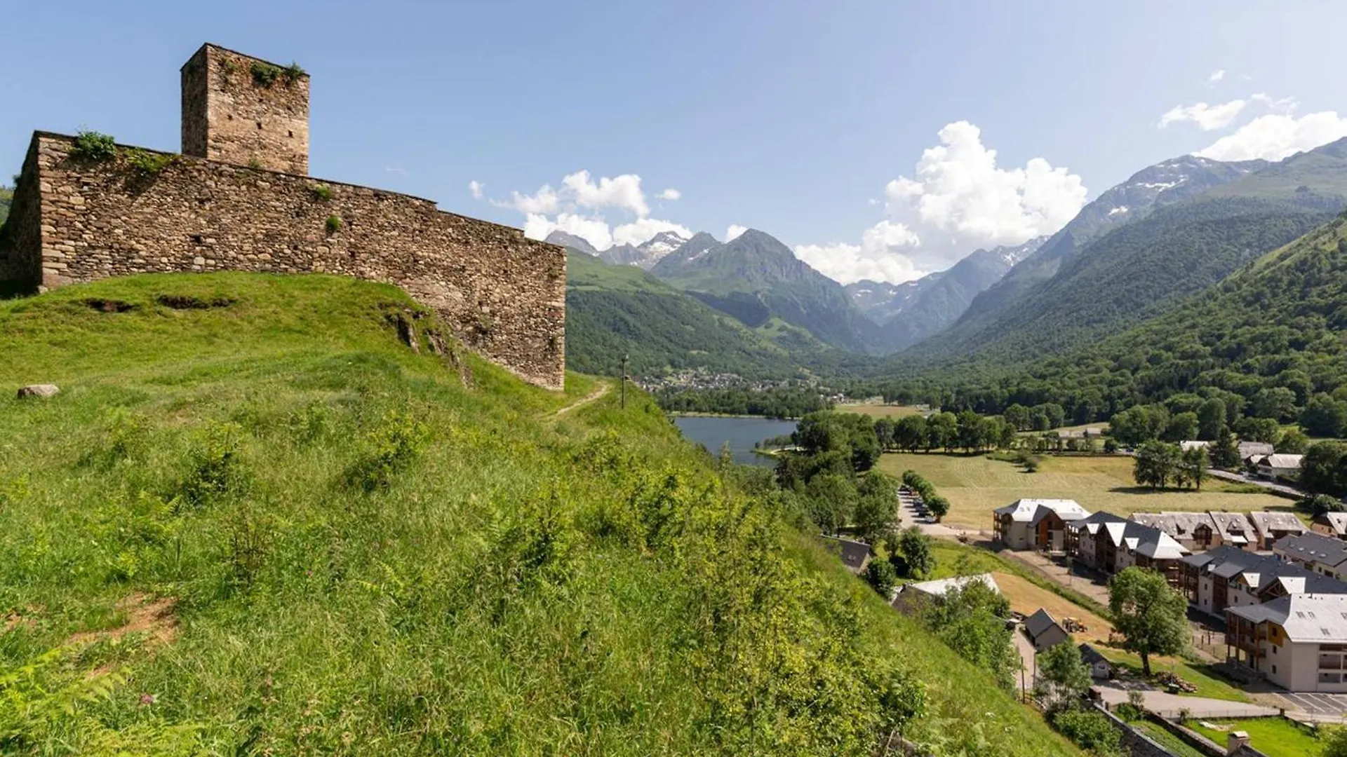 Appartement 5 Personnes Avec Wifi, Parking, Proche Du Lac A Genos - Fr-1-695-78