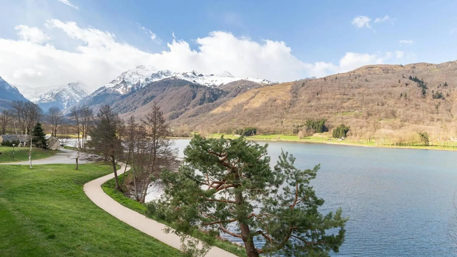 Appartement 5 Personnes Avec Wifi, Parking, Proche Du Lac A Genos - Fr-1-695-78 0*,